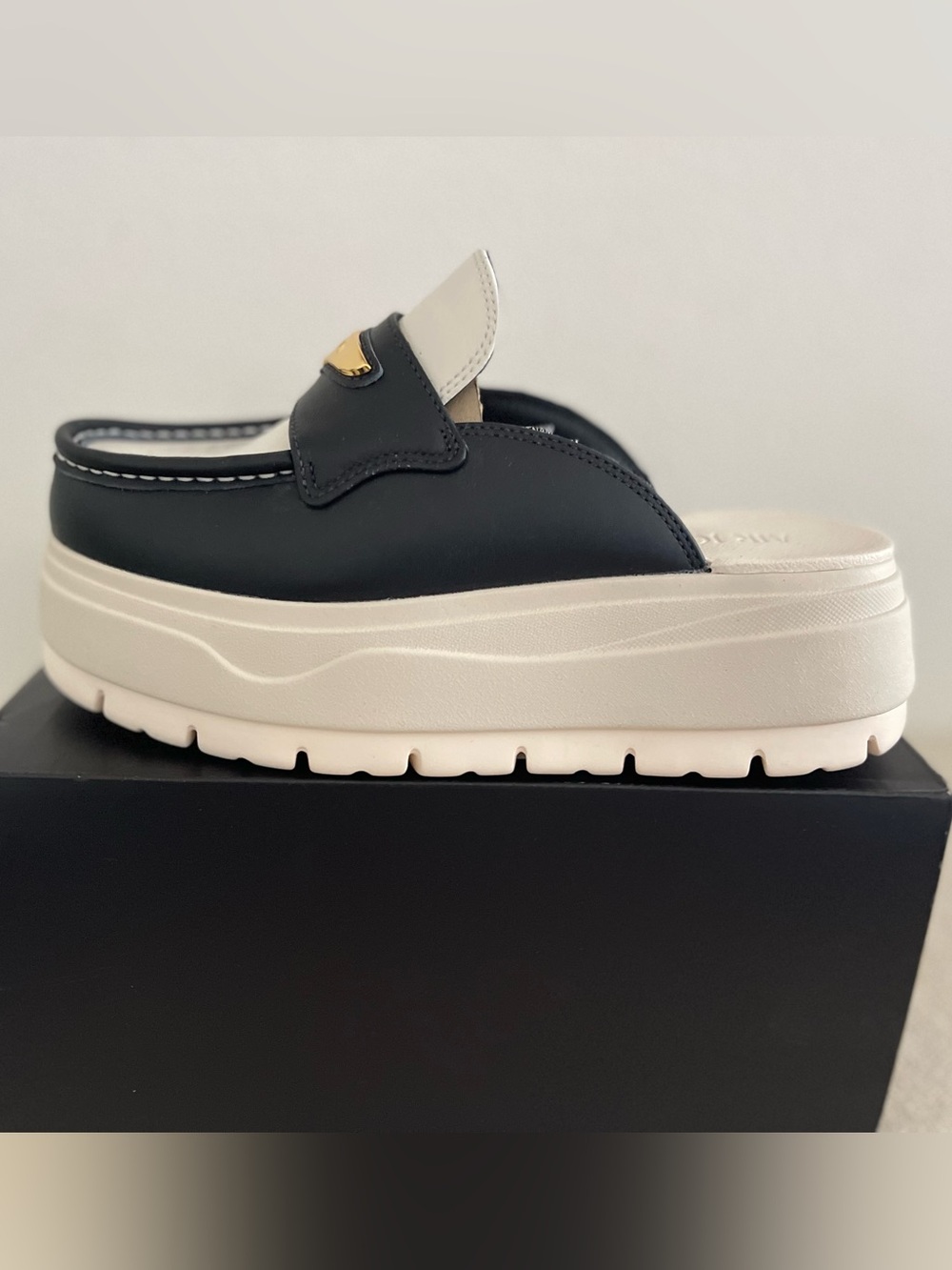 Size 8 - Nike Women’s Air Jordan Mule SE Off Noir Metallic Gold IV5070-001 NEW